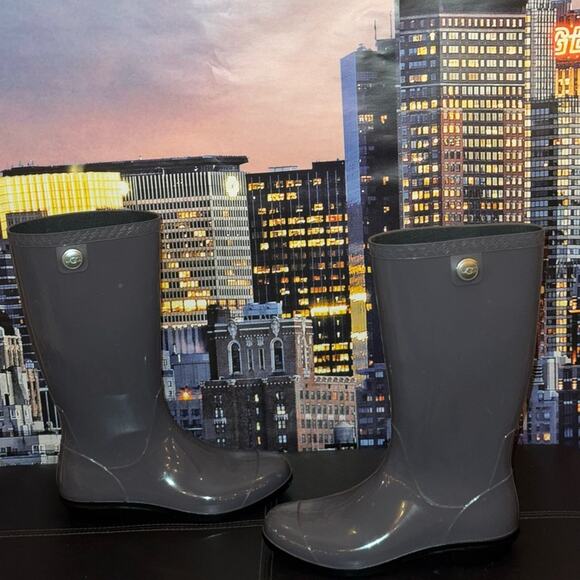 UGG Shoes - Women's UGG rain boots size 8